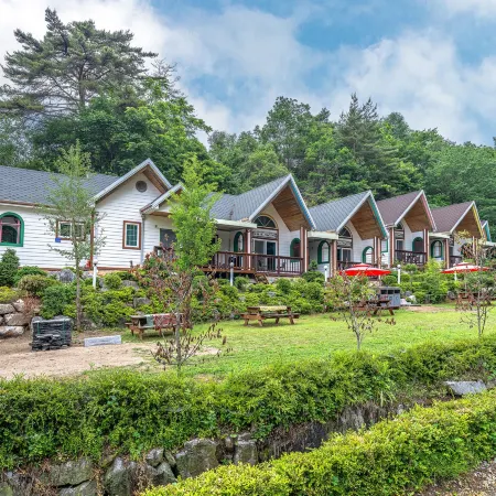 Pyeongchang Let's Go Pick the Stars Pension Отели рядом с достопримечательностью «Ферма Herbnara»