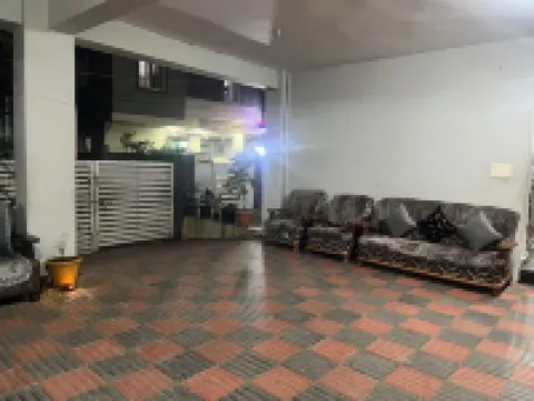 高級兩房公寓• 乾淨且中心位置 • 步行至 IT 中心