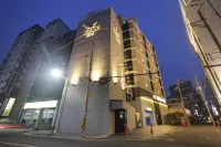 Dongnae Hound Hotel Sajik Minam Station - Auberges