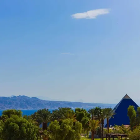 Mamad - Bright Eilat Escape with Balcony n Pool