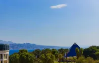 Mamad - Bright Eilat Escape with Balcony n Pool