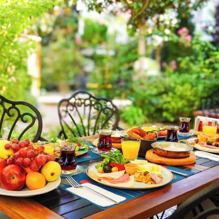 Tuzla Garden Hotel & Spa Отели рядом с достопримечательностью «Пристань для яхт Виапорт»
