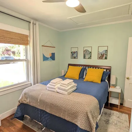 Stylish Durham Retreat - Walkable, Sleeps 6