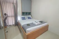 Modern Look Studio near IPH School at Bale Hinggil Apartment By Travelio
