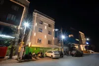 Benchmark Select, Star Square