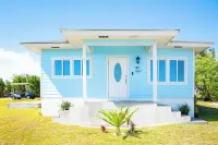Charming 2bedroom cottage with AC, WiFi,Two-minute walk to beach.Island getaway! Hotels in 