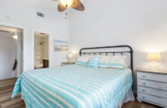 ONE BLOCK from the beach! Weekly and monthly discounts offered.