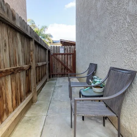 Spacious Modern Studio with a private entrance nearby Sequoia N Park
