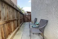 Spacious Modern Studio with a private entrance nearby Sequoia N Park