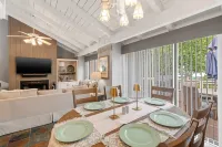Lakeside condo Retreat in Horseshoe Bay - Pools