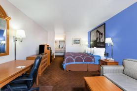 Super 8 by Wyndham Cleburne