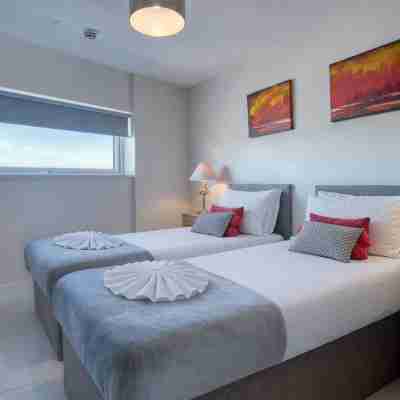 High Floor Meridian Tower - 3 Bedroom - Swansea Rooms