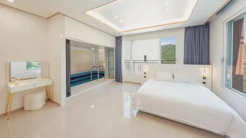 Gapyeong Laonjena Pool Villa - Mountain view
