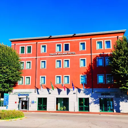 Best Western Falck Village Hotel Отели рядом с достопримечательностью «Станция метро Bignami»