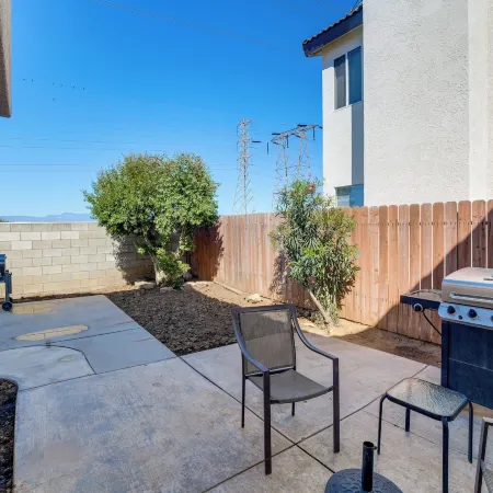 Explore Socal: Family-friendly Home in Fontana!