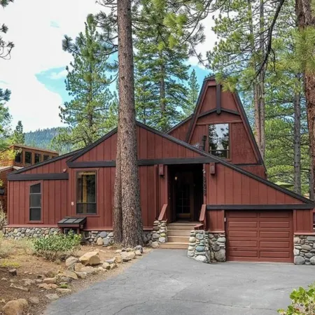 Luxury 3Br Northstar Cabin • Creekside • 3-Min Shuttle to Lifts • Hot Tub •  Ski