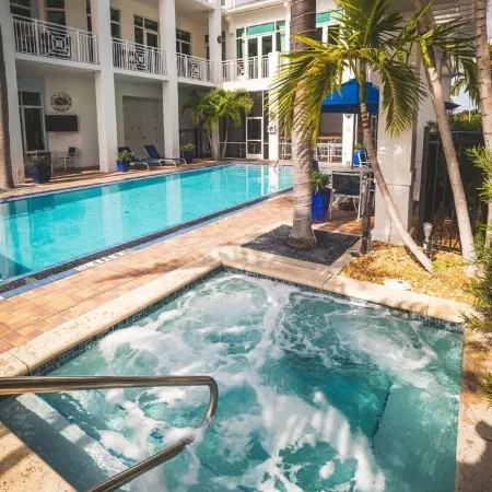 Yacht Club - Pet Friendly - Riverfront - Downtown