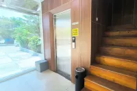 J&L Inn Semarang - parking
