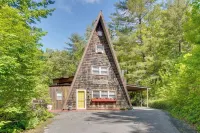 A-frame Cabin w/ Spacious Yard in Tellico Plains! - 3 étoiles