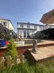 Spacious Family Home with garden, EV charger & Gym -  Privatzimmer