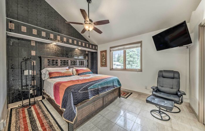 Cozy Cloudcroft Townhome ~ 1 Mi to Burro Ave!