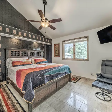Cozy Cloudcroft Townhome ~ 1 Mi to Burro Ave!