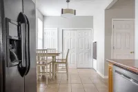 Cozy Downtown Escape - Bungalows