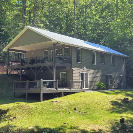 Creekside Cabin in Franklin ~ 8 Mi to Downtown!