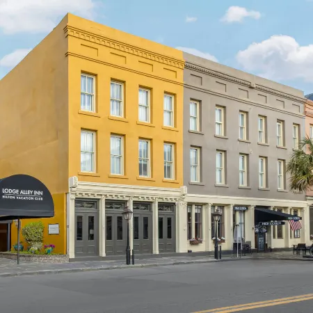 Hilton Vacation Club Lodge Alley Inn Charleston Отели рядом с достопримечательностью «Театр Док Стрит»