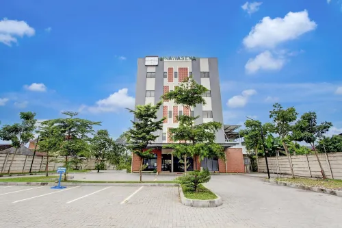 Stylish Deluxe Stay With Free Wifi and Parking - 3-Star