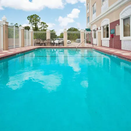 Country Inn & Suites by Radisson, St. Petersburg - Clearwater, FL