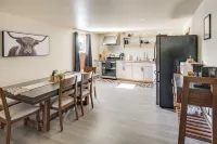 Lake Days, Trails & More! Updated Apt in Mineville -  Appartamenti vacanze