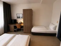 An der Stadthalle Hotels near Eastern ring areay