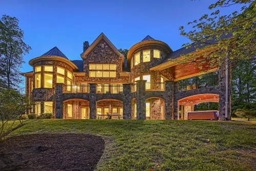Spacious Waterfront House With Private hot Tub, Sauna, Pool Table - 4-Star