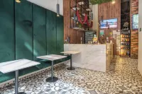 Apartments Pool and Rooftop Downtown Hotel - 2 ดาว