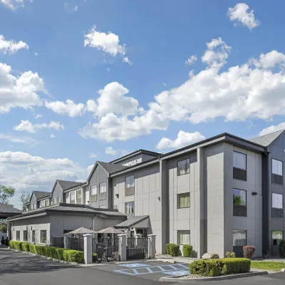 Best Western Plus Spokane North Отели рядом с достопримечательностью «Комната Сувениров Бинг Кросби»