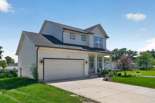 Cedar Lake 4br Home For 8 W/ Lake Views 4 Bedroom Home - homestay
