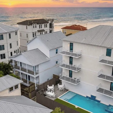 Emerald Retreat by Avantstay Sleeps 44 + Pool + Spa Theater + Game Room Walk to Beach
