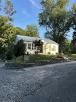 The Finch Cottage Charming 2-bedroom cottage  Historical District Mount Airy - 3-Star