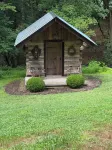 Little Creek Cabin, 2 bedrooms, 1.5 Baths (Sleeps 4) - Chalets