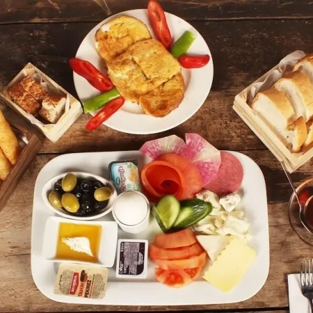 İkarus Hotel