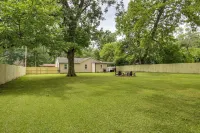 4 Mi to Dtwncarolyn's Cottage' in Decatur - Wifi