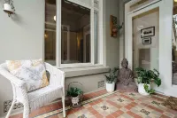 12 Cheverton LPlenty - Private Pools