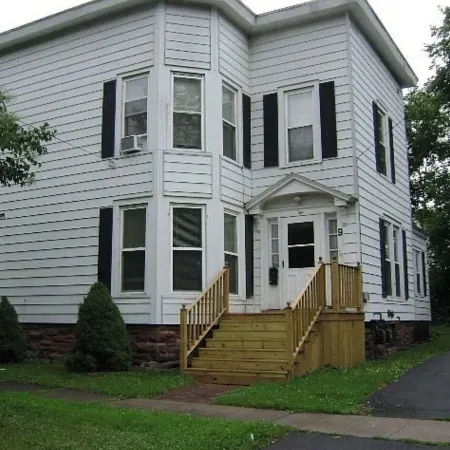 Charming 3-bedroom townhome with WiFi, in central location in Potsdam Village