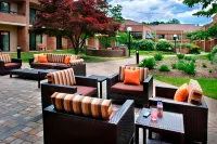 Courtyard Hartford/Windsor Airport - parking
