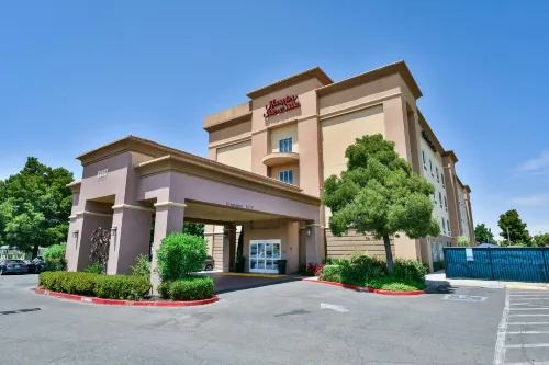 Hampton Inn & Suites Pittsburg - breakfast