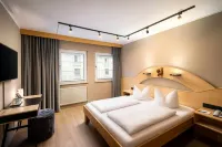 ANA Goggl, Trademark Collection by Wyndham - Parkplatz