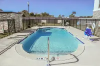 Hampton Inn & Suites Dublin - Pools