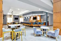 DoubleTree by Hilton Davenport - 4-Star