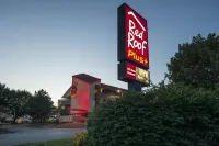 Red Roof Plus+ St Louis - Forest Park/ Hampton Ave - 2 stjerner